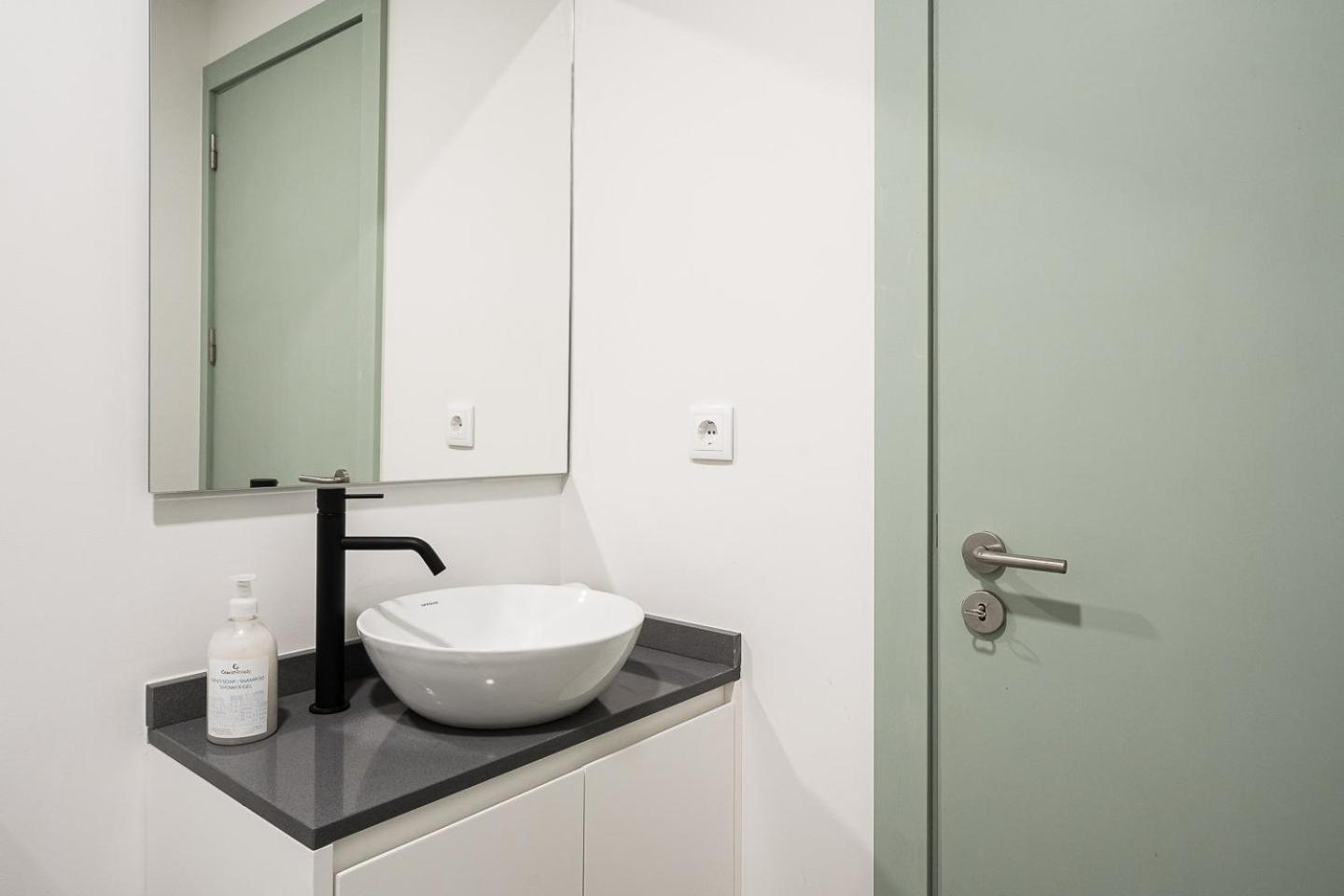 Guestready - A Modern Stay In Downtown Porto Exterior photo